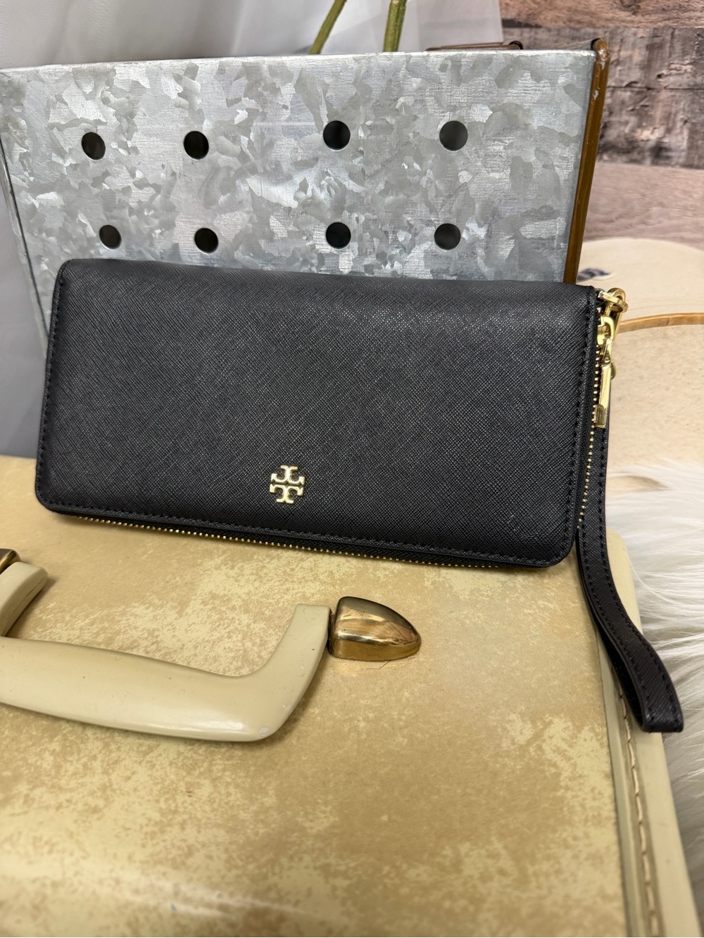 Tory Burch Black Emerson Continental Wristlet Wallet OS